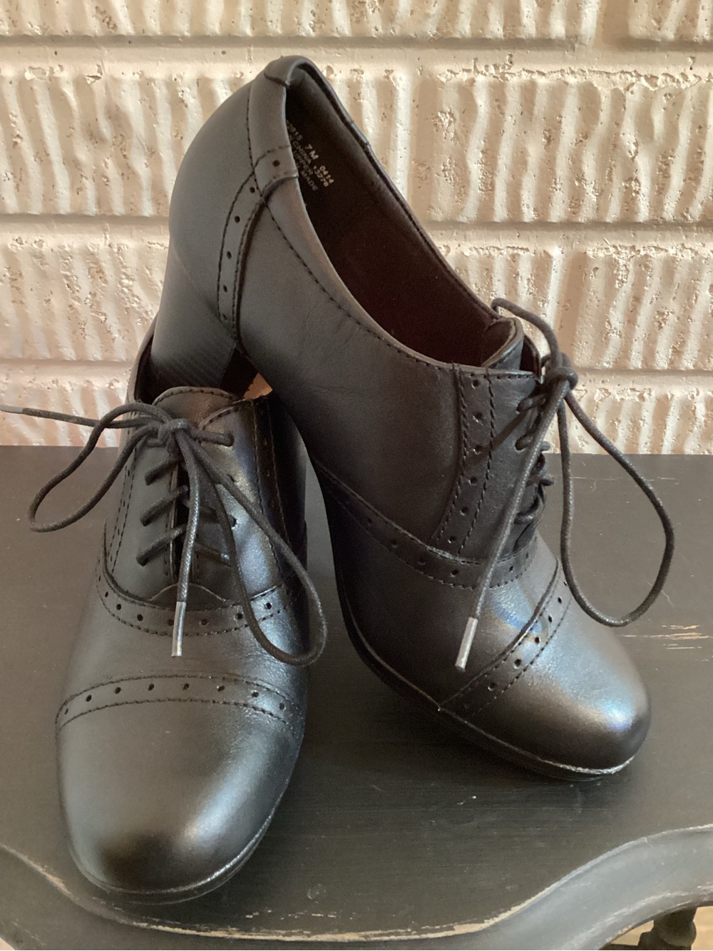 Clarks Black Leather Oxford Pumps Lace Up Block Heel Women’s Size 7 Halloween